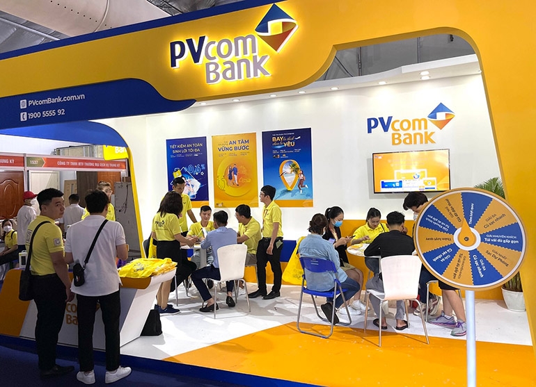 Gian hàng của PVcomBank gây ấn tượng với khách hàng tại TP.HCM với sự đa dạng và hiện đại trong sản phẩm dịch vụ
