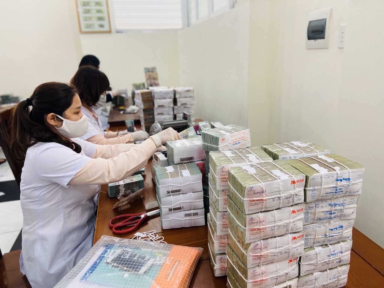 Tin ngân hàng ngày 8/11: 74 nghìn tỷ đồng được bơm ròng vào hệ thống thông qua hoạt động OMO