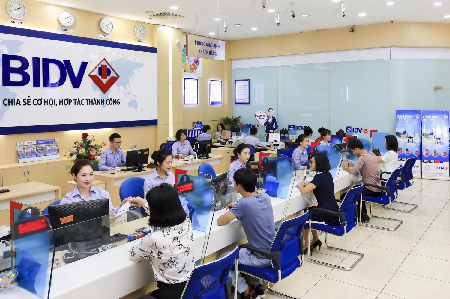 Tin ngân hàng ngày 23/11: VPBank tiếp tục tăng lãi suất huy động, cao nhất lên tới 9,4%/năm