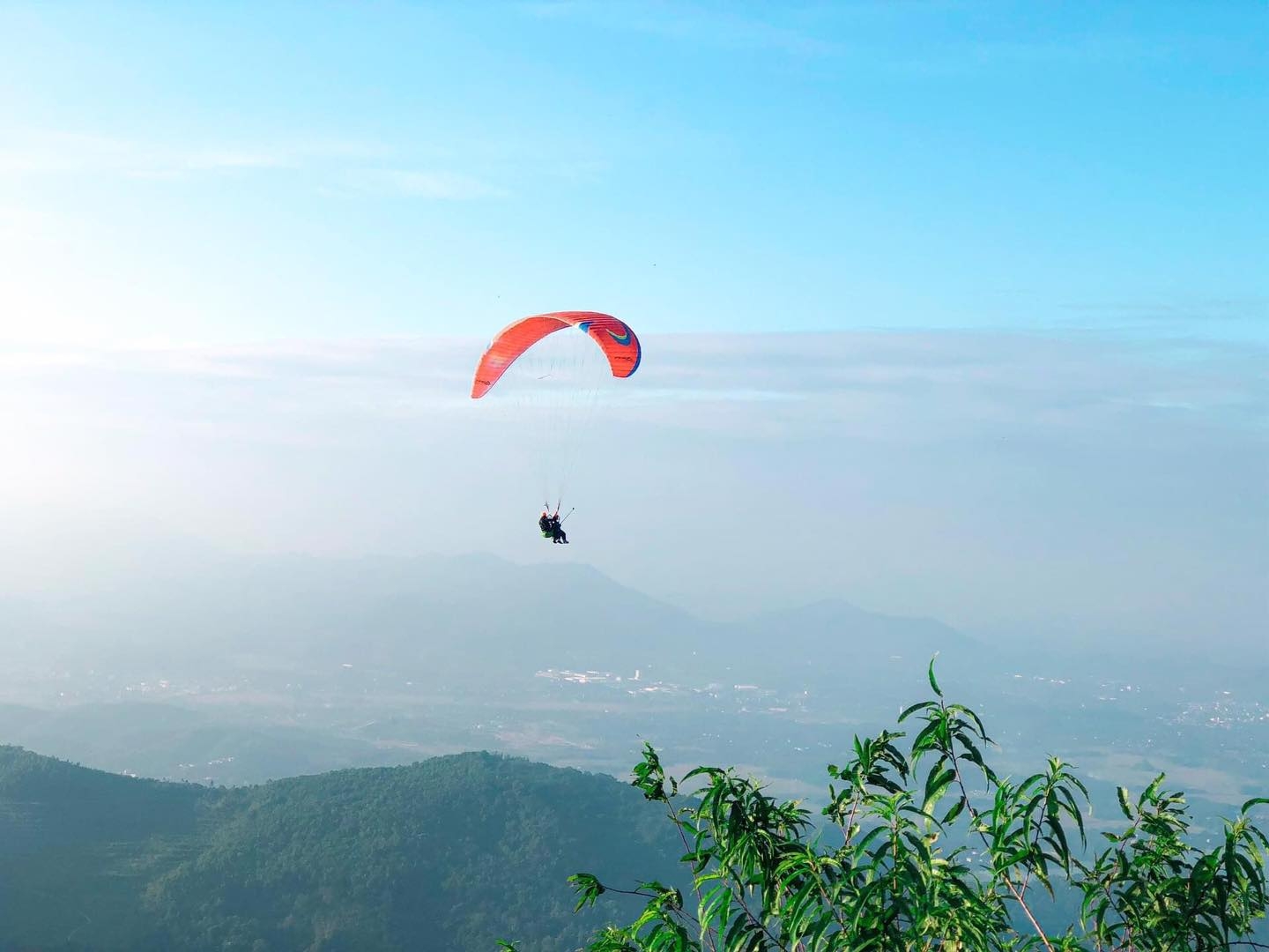 Trải nghiệm đồi Bù, cắm trại bay dù lượn đầy thú vị tại Hà Nội