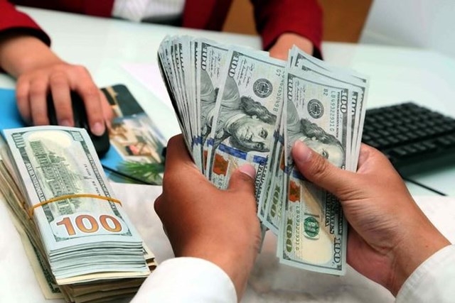 Tin ngân hàng nổi bật trong tuần qua: Ngân hàng Nhà nước liên tục giảm giá bán USD
