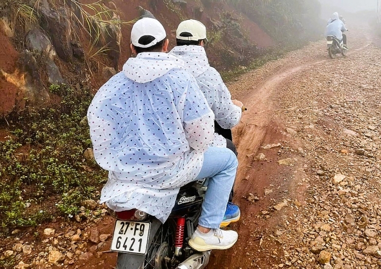 Xí nghiệp Khí Vietsovpetro tổ chức chương trình thiện nguyện “Áo ấm cùng em đến trường”