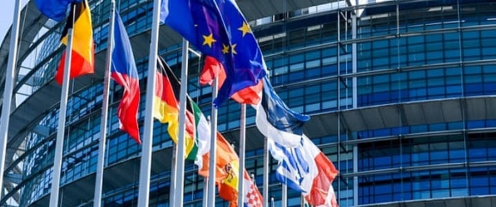 Tin Thị trường: EU cấm dầu Nga đến Đức, Ba Lan