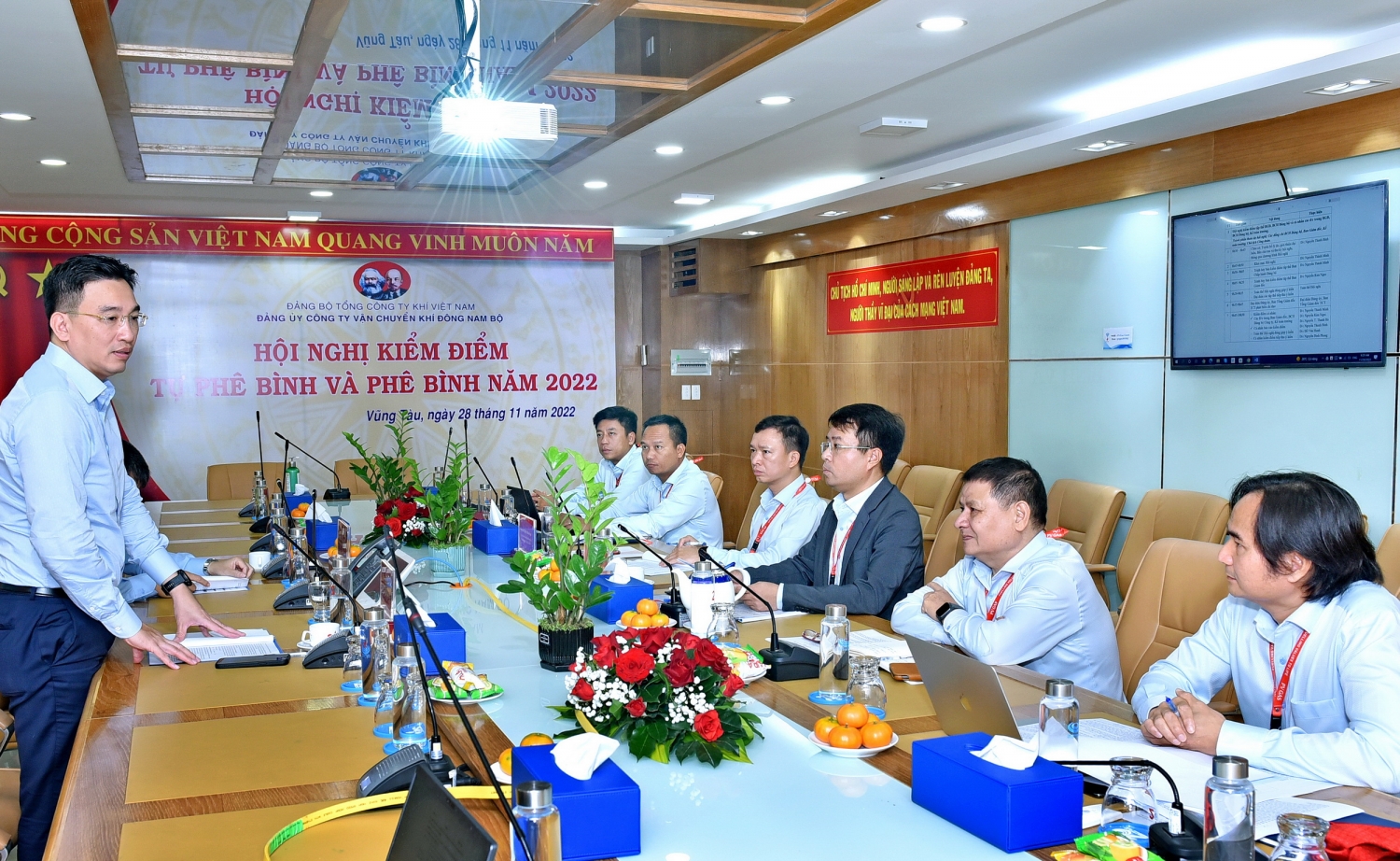 Đồng chí Nguyễn Thanh Bình, Ủy viên Ban Thường vụ Đảng ủy, Phó Tổng Giám đốc PV GAS phát biểu chỉ đạo Hội nghị