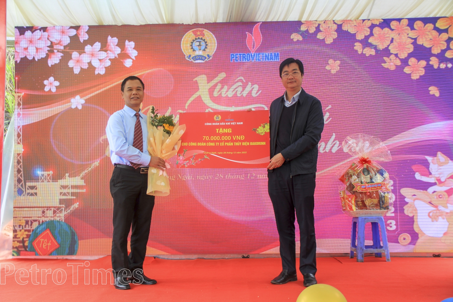 Ấm áp chương trình “Xuân nghĩa tình Dầu khí - Tết hạnh phúc, bình an