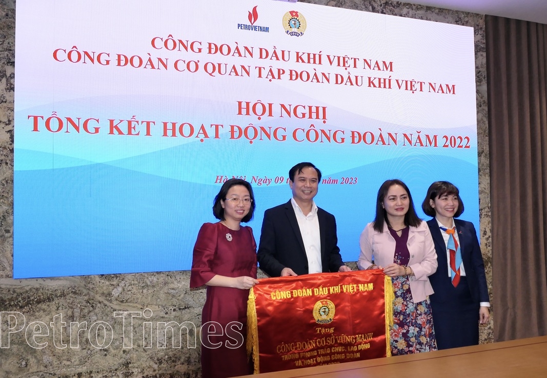 Công đoàn Cơ quan Tập đoàn nhận Cờ thi đua “Công đoàn cơ sở vững mạnh Công đoàn Cơ quan Tập đoàn tổ chức hội nghị tổng kết năm 2022