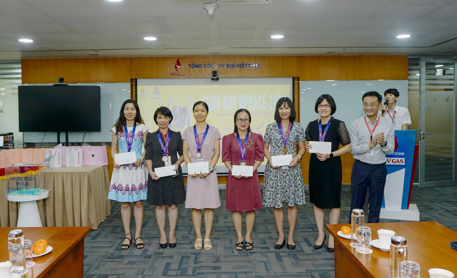 rao giải cá nhân nữ nhất nhì ba