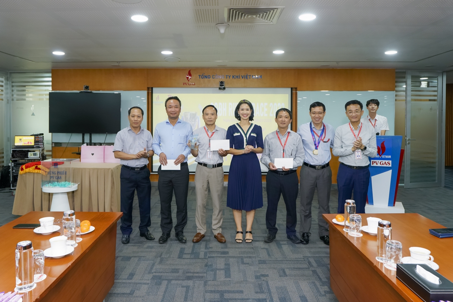Trao giải  khuyến khích các đội