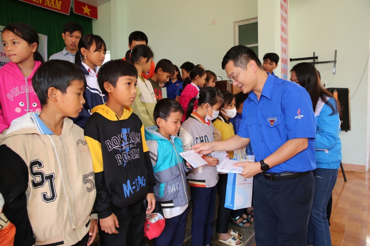 BSR tổ chức nhiều chương trình trao quà Tết cho người dân có hoàn cảnh khó khăn tại Quảng Ngãi