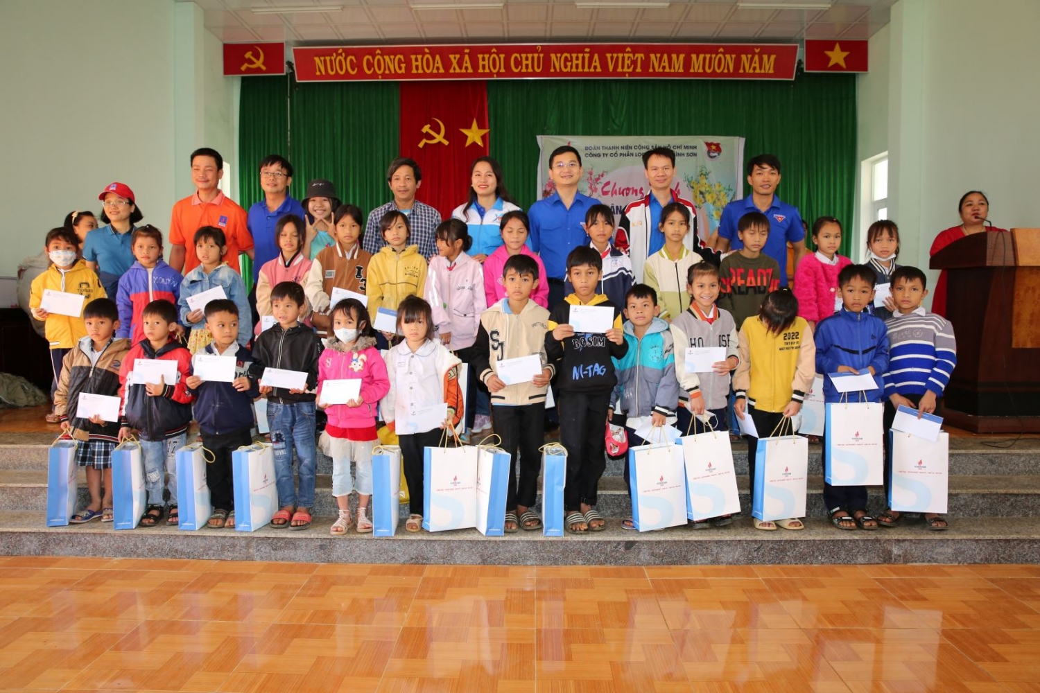 BSR tổ chức nhiều chương trình trao quà Tết cho người dân có hoàn cảnh khó khăn tại Quảng Ngãi