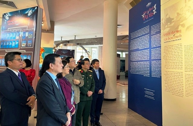 Trưng bày gần 300 tư liệu quý “Hiệp định Paris - Cánh cửa hòa bình” Trưng bày gần 300 tư liệu quý “Hiệp định Paris - Cánh cửa hòa bình”