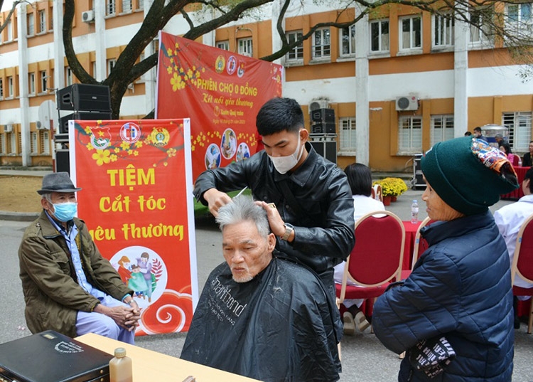 Quảng Ninh: Ấm áp những 