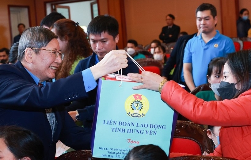 Hỗ trợ từ 1-3 triệu đồng cho đoàn viên, người lao động bị mất việc, giảm giờ làm