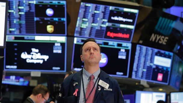 Thị trường chứng khoán thế giới ngày 18/2: Dow Jones giảm tuần thứ 3 liên tiếp