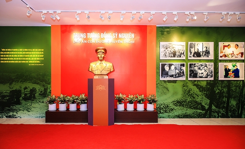 Trưng bày tư liệu quý “Trung tướng Đồng Sỹ Nguyên - Dấu ấn con đường huyền thoại”