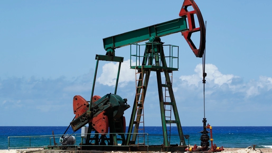 Giá dầu của Azerbaijan giảm 2 USD