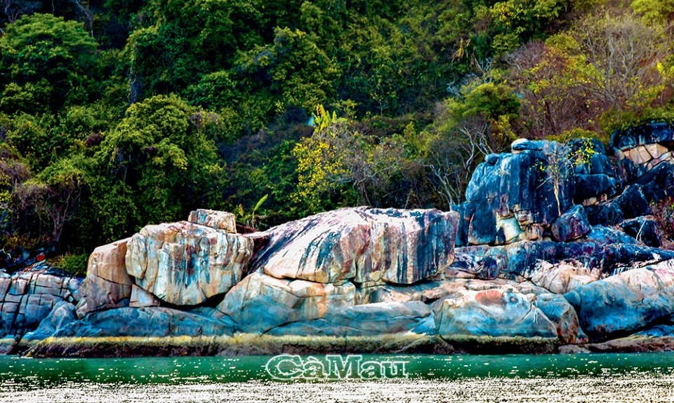 Sắc đá Hòn Khoai