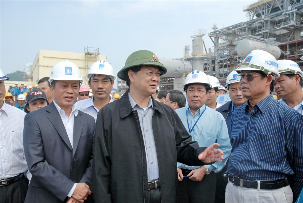 Xây dựng, thử nghiệm vận hành và nghiệm thu NMLD Dung Quất Xây dựng, thử nghiệm vận hành và nghiệm thu NMLD Dung Quất