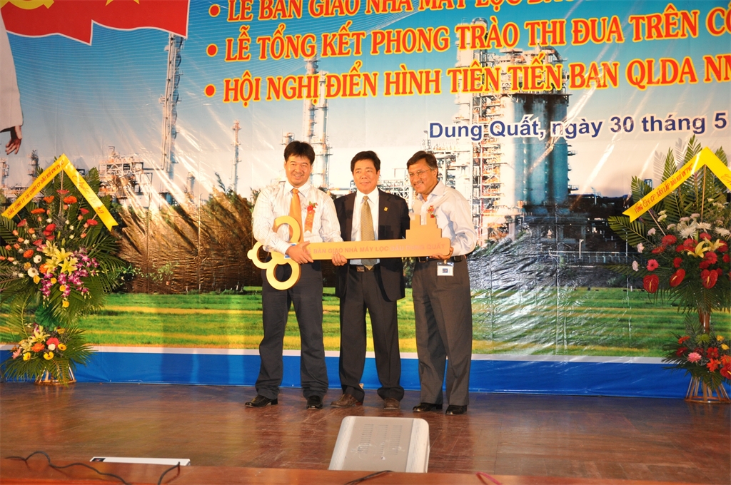Xây dựng, thử nghiệm vận hành và nghiệm thu NMLD Dung Quất Xây dựng, thử nghiệm vận hành và nghiệm thu NMLD Dung Quất