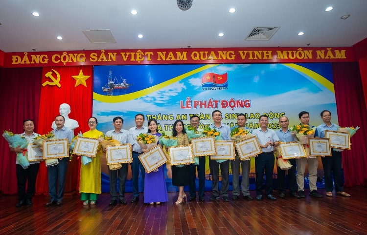 Vietsovpetro tổ chức Lễ phát động Tháng ATVSLĐ và Tháng Công nhân năm 2023