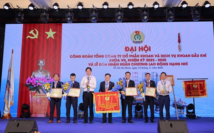Công đoàn PV Drilling đón nhận Huân chương Lao động hạng Nhì