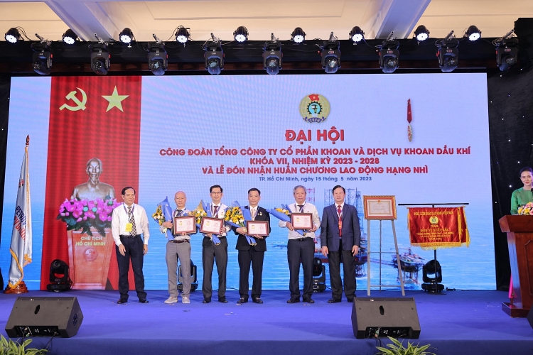 Công đoàn PV Drilling đón nhận Huân chương Lao động hạng Nhì