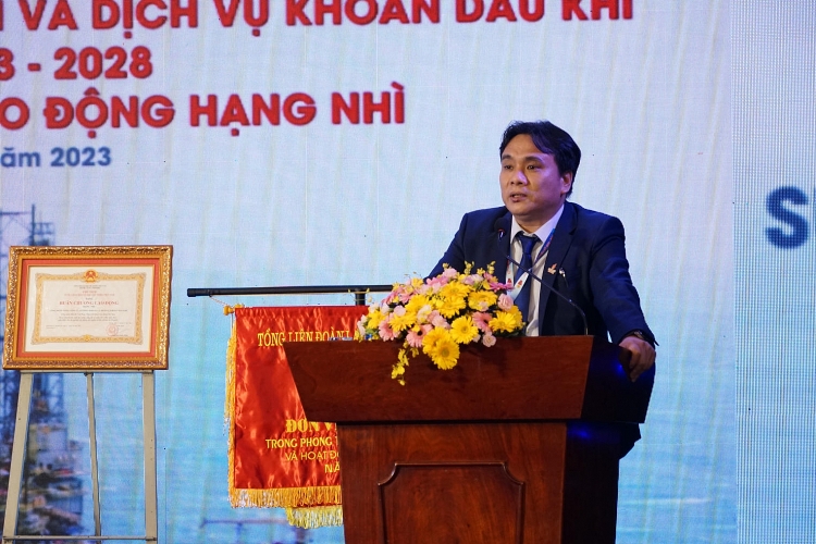 Công đoàn PV Drilling đón nhận Huân chương Lao động hạng Nhì