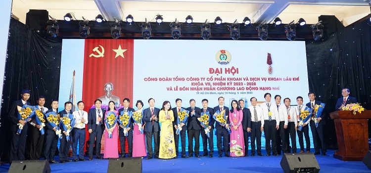 Công đoàn PV Drilling đón nhận Huân chương Lao động hạng Nhì