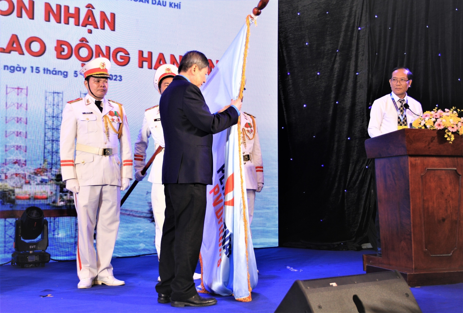 Công đoàn PV Drilling đón nhận Huân chương Lao động hạng Nhì