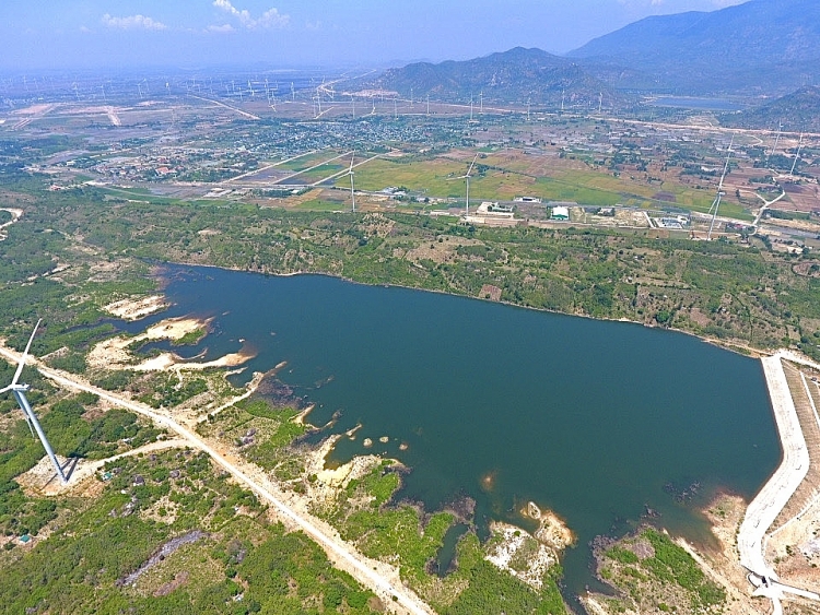 Khám phá vẻ đẹp hồ chứa nước Lợi Hải Khám phá vẻ đẹp hồ chứa nước Lợi Hải