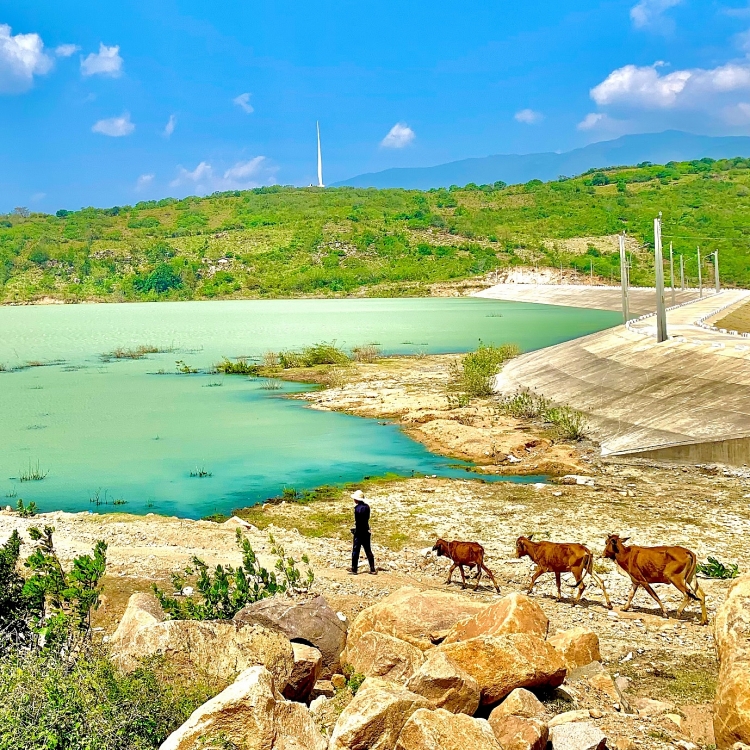 Khám phá vẻ đẹp hồ chứa nước Lợi Hải Khám phá vẻ đẹp hồ chứa nước Lợi Hải