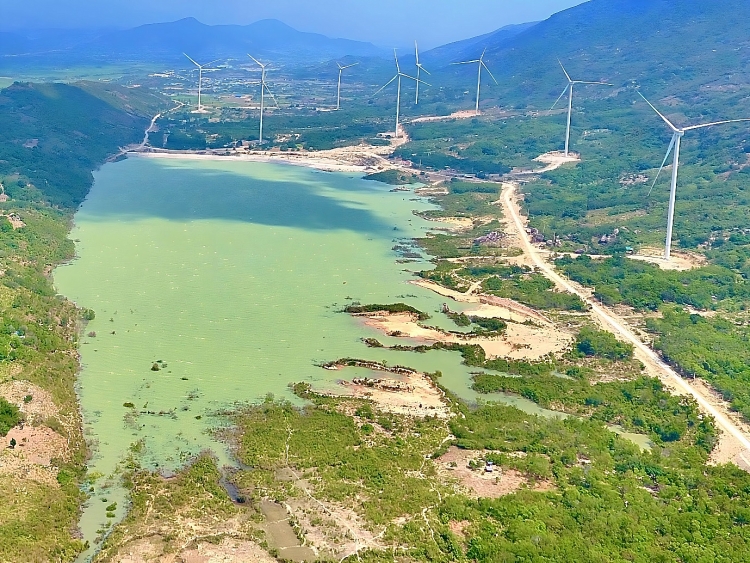 Khám phá vẻ đẹp hồ chứa nước Lợi Hải Khám phá vẻ đẹp hồ chứa nước Lợi Hải