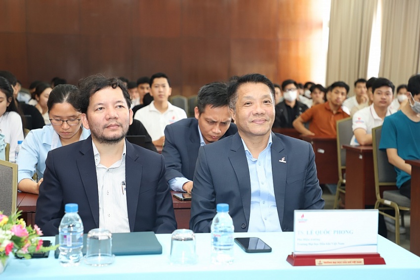 PVU Tổ chức nói chuyện chuyên đề với chủ đề “Dầu khí trong kỷ nguyên 4.0” PVU tổ chức nói chuyện chuyên đề với chủ đề “Dầu khí trong kỷ nguyên 4.0”