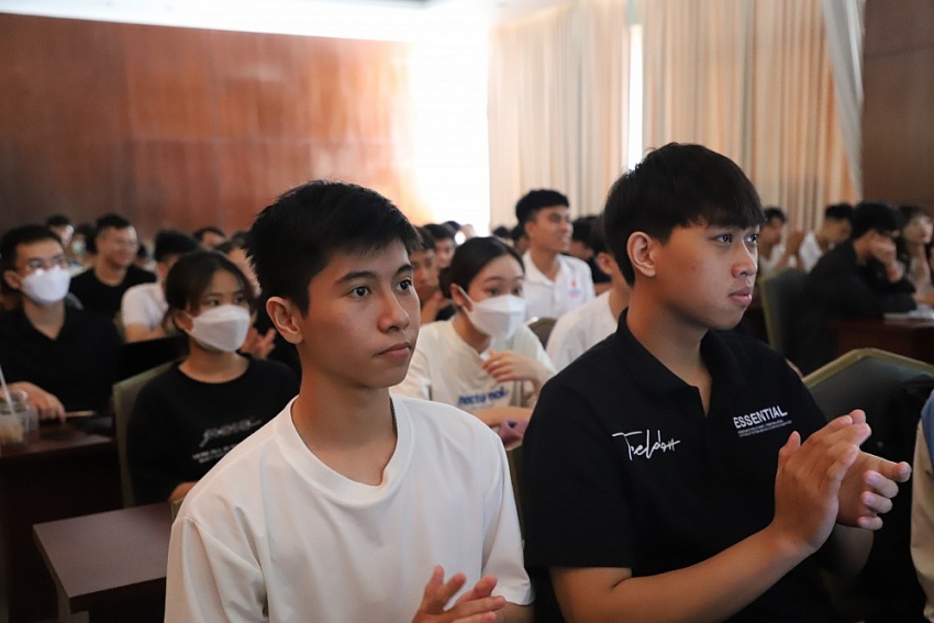 PVU Tổ chức nói chuyện chuyên đề với chủ đề “Dầu khí trong kỷ nguyên 4.0” PVU tổ chức nói chuyện chuyên đề với chủ đề “Dầu khí trong kỷ nguyên 4.0”