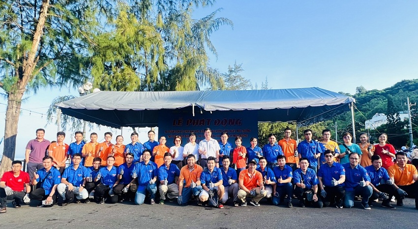 Gần 1.000 tình nguyện viên dọn rác, làm sạch biển Bãi Dâu (Vũng Tàu)