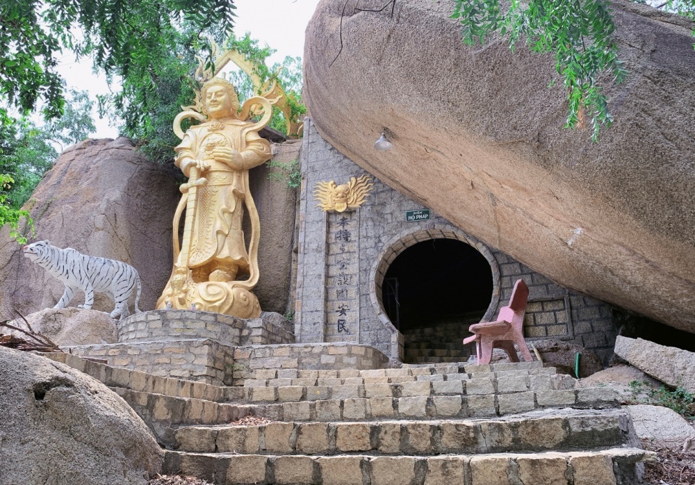 Khám phá vẻ đẹp chùa Phổ Đà Sơn tại Ninh Thuận