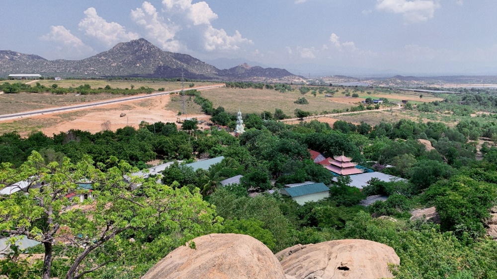 Khám phá vẻ đẹp chùa Phổ Đà Sơn tại Ninh Thuận