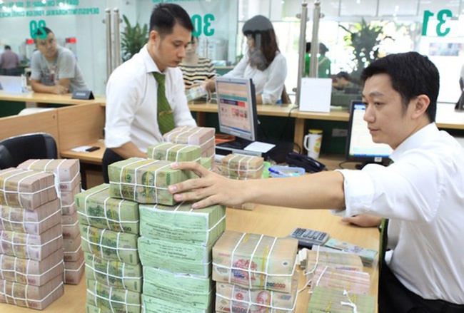 Tin ngân hàng tuần qua: Người dân gửi tiền vào ngân hàng tăng kỷ lục