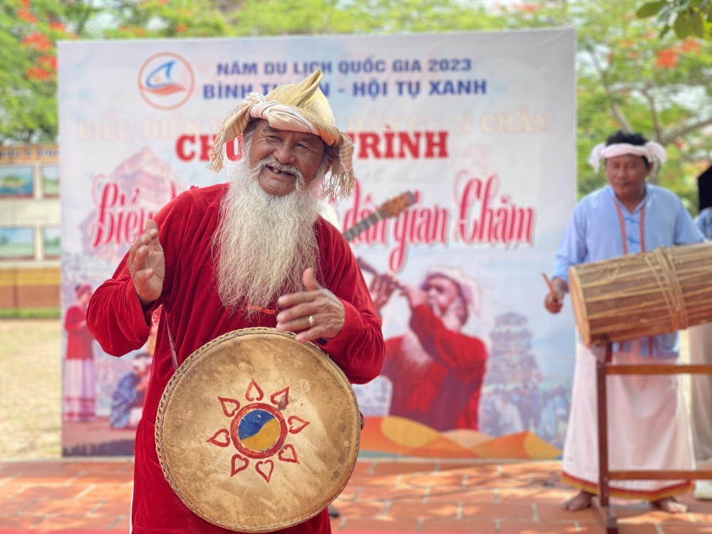 Tháp Pô Sah Inư: Điểm tham quan mang đậm văn hóa đặc sắc của cộng đồng người Chăm Bình Thuận