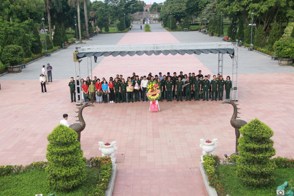 Hội CCB Cơ quan Tập đoàn tổ chức về nguồn tại miền Trung anh hùng