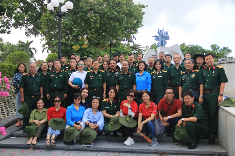 Hội CCB Cơ quan Tập đoàn tổ chức về nguồn tại miền Trung anh hùng