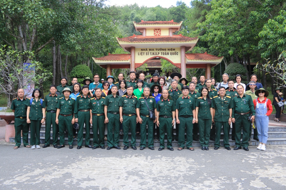 Hội CCB Cơ quan Tập đoàn tổ chức về nguồn tại miền Trung anh hùng