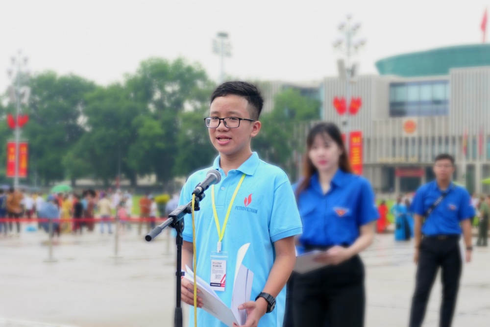 Đoàn Thanh niên PVN tổ chức Lễ báo công dâng Bác tuyên dương các học sinh đạt thành tích cao