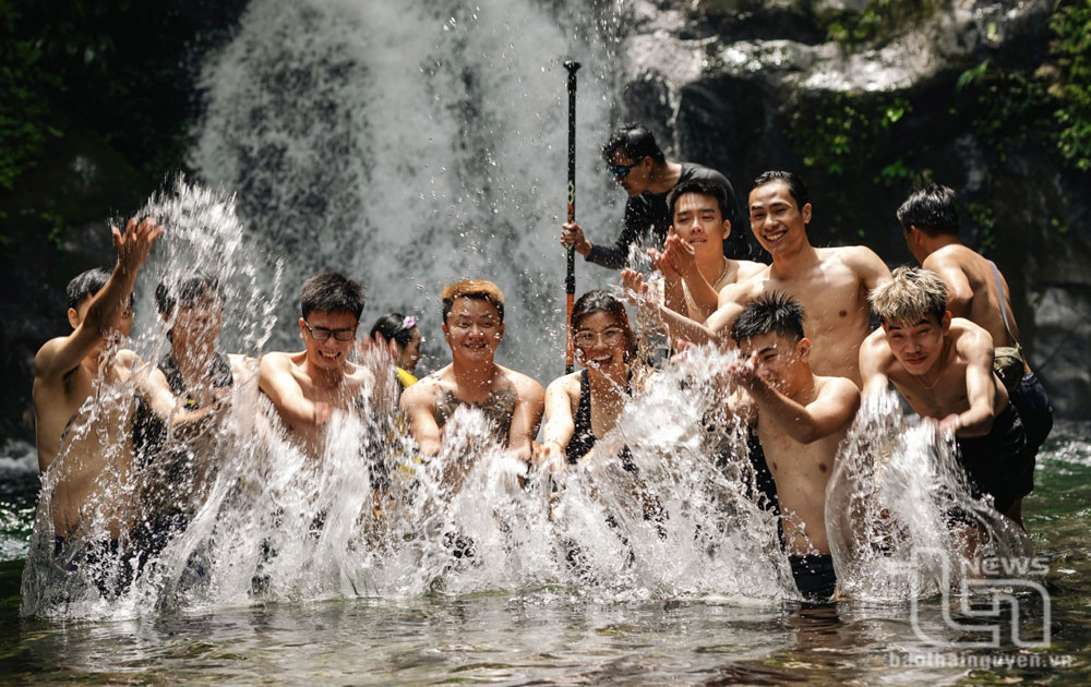 Chinh phục suối Cửa Tử (Thái Nguyên) Chinh phục suối Cửa Tử (Thái Nguyên)