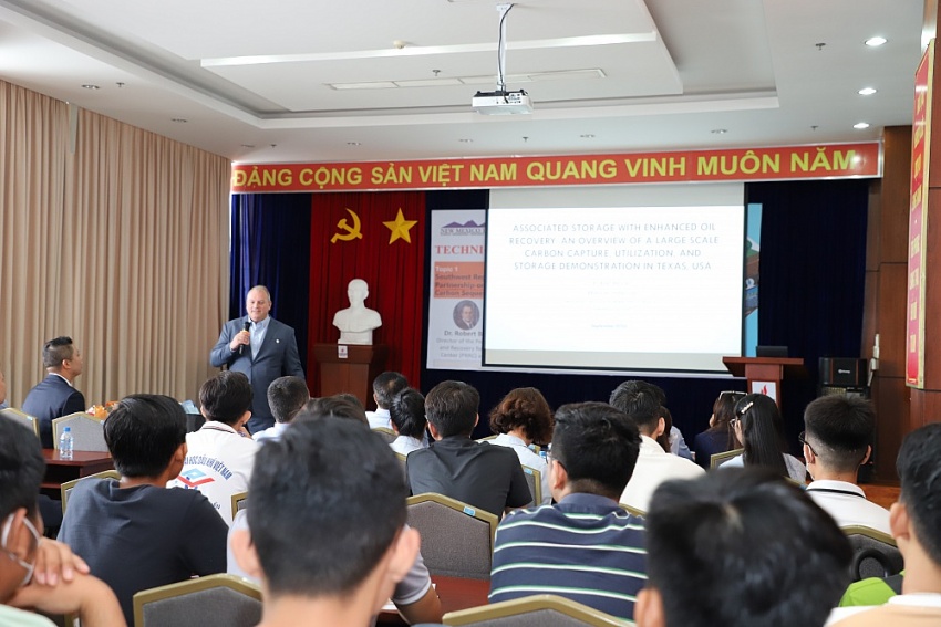 PVU tổ chức nói chuyện chuyên đề về “Những thách thức địa cơ học trong quá trình lưu trữ CO2 địa chất và Đối tác Vùng Tây Nam về cô lập Carbon PVU tổ chức nói chuyện chuyên đề về thách thức địa cơ học trong quá trình lưu trữ CO2 địa chất