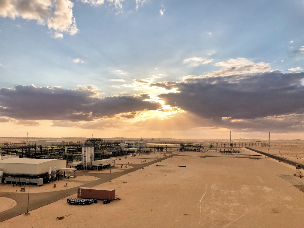 10-NTH-AD-0001: Hoàng hôn trên mỏ Bir Seba, Algeria. 10-NTH-AD-0001: Hoàng hôn trên mỏ Bir Seba, Algeria.