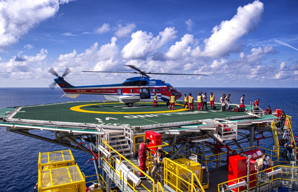 18-DQL-AB-0002-10: Hoạt động đổi ca cho giàn PV Drilling VI.
