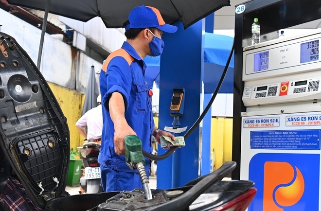 Chính phủ yêu cầu sớm hoàn thiện các quy định về kinh doanh xăng dầu