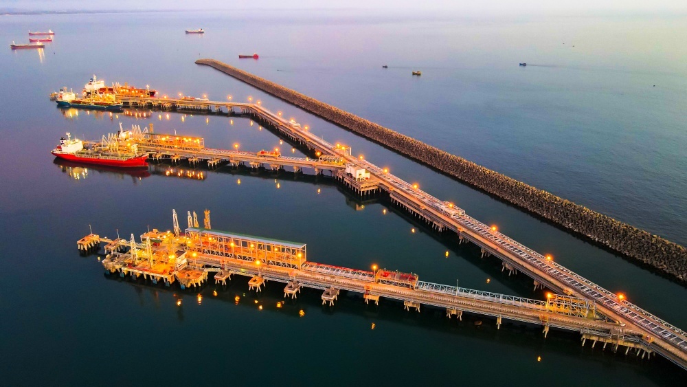 Tác phẩm 13-TXT-AD-0001 Bình minh Jetty, tác giả Tống Xuân Thụ, bút danh Thu.Tx thuộc Công đoàn Công ty cổ phần Lọc hóa dầu Bình Sơn.