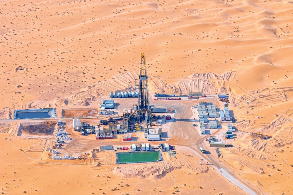 Tác phẩm 18-DQL18-DQL-AB-0001-03 Giàn khoan PV Drilling 11 nhìn từ trên máy bay đổi ca chuyên dụng, tác giả Đỗ Quang Lâm thuộc Tổng công ty Cổ phần Khoan và Dịch vụ Khoan Dầu khí (PV Drilling).